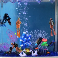 Aquarium-Taucher-Dekoration, schwimmendes Kunstharz, Taucher, handbemalt, kleines Zubehör, geeignet für alle Arten von Aquari