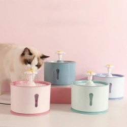 Automatischer Katzentrinkbrunnen Eingebauter Aktivkohle-2,4-l-Wasserspender Leises Trinken USB-Aufladung Elektrischer Futtern
