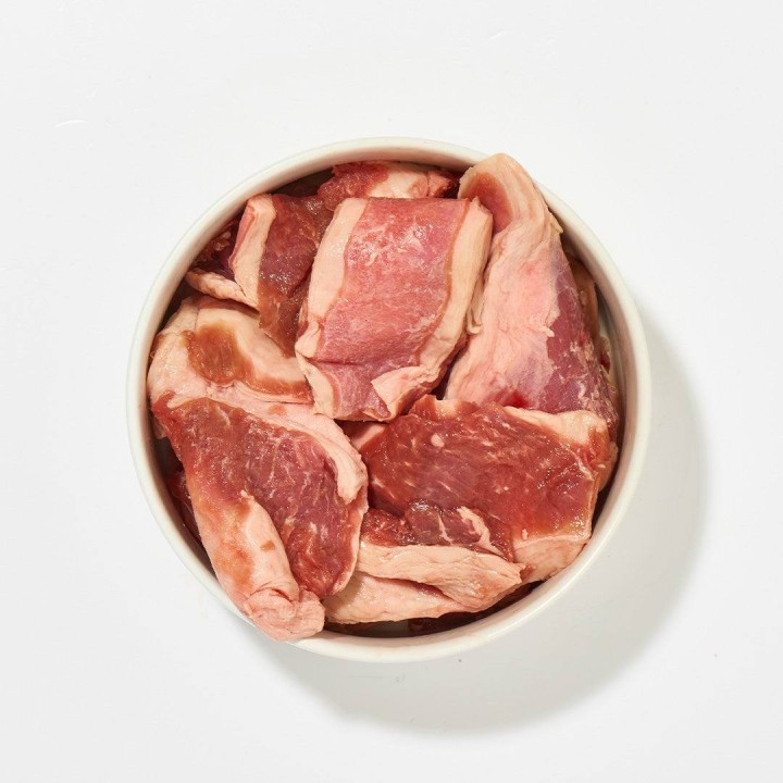 Lammbauchlappen mit Fett gewürfelt