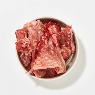 Kaninchenkarkassen ohne Kopf