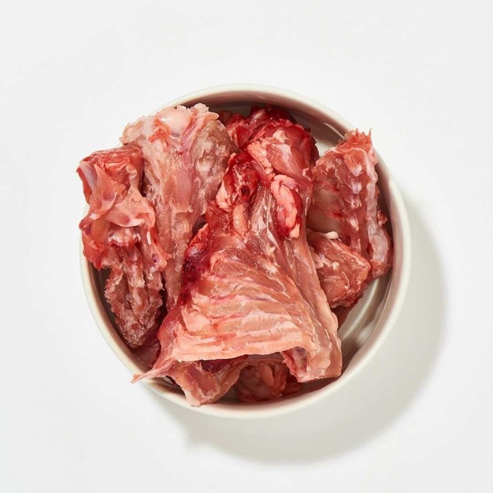 Kaninchenkarkassen ohne Kopf