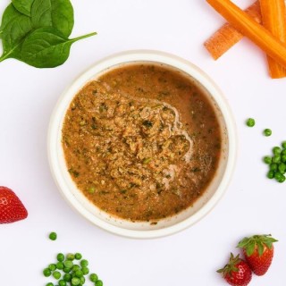 Frische Gemüse-Ernte mit Erdbeeren