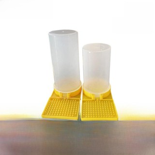 Bienenfuttertrog mit Bienenstocktür - Imkerei-Werkzeuge