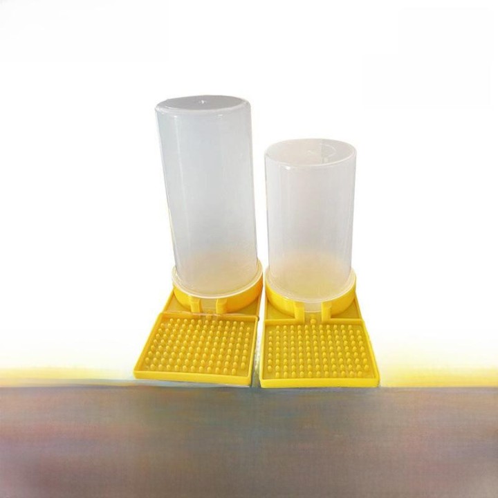 Bienenfuttertrog mit Bienenstocktür - Imkerei-Werkzeuge