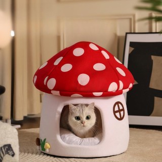 Roter Sonnenschirm Pilz Katzenhütte und Hundehütte Warm im Winter Geschlossenes Katzenhaus Katzenhaus Vier Jahreszeiten Unive