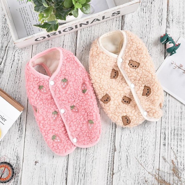 Haustier-Tanktop aus Plüsch, süßer Erdbeerbär, mit warmer Rückseite und Schnalle aus Samt, Teddybär, Schnauzer, Haustier-Tank