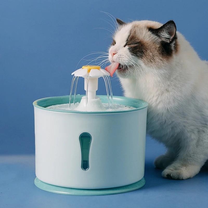Automatischer Katzentrinkbrunnen Eingebauter Aktivkohle-2,4-l-Wasserspender Leises Trinken USB-Aufladung Elektrischer Futtern
