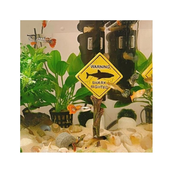 Aquarium-Dekoration, Ornament, Cartoon-Harz, künstlicher Hai, Warnschild, Landschaftsbau-Zubehör für den Aquarium-Aquarium-Hi
