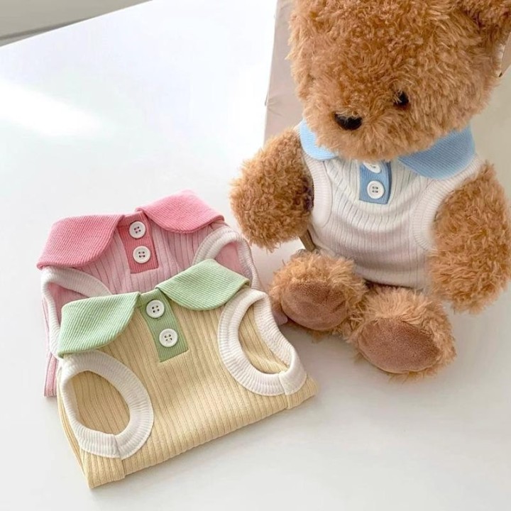 Neues eisfarbenes Hunde-T-Shirt mit kontrastierendem Revers und lässigem Katzen-Teddybären, Frühlings-/Sommer-Haustierkleidun