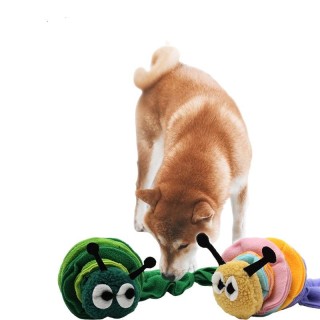 Ein weiches Polarfleece, das Hunde lieben, das Mund und Nase nicht verletzt und leicht zu reinigen ist. Raupen-Lernspielzeug