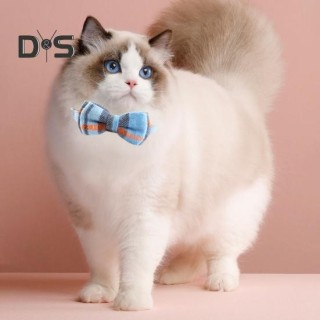 Kariertes Katzenhalsband mit Glöckchen, Haustierhalstuch mit Fliege, Revers, dreieckiger Schal, Retro-Halsband im britischen