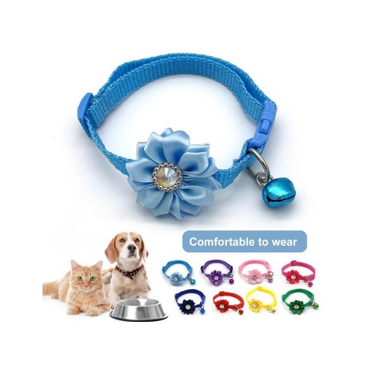 Fein verarbeitetes Katzenhalsband mit eingelegten Strasssteinen, hübsches Hundehalsband mit Blumenmuster und Glöckchen rosa