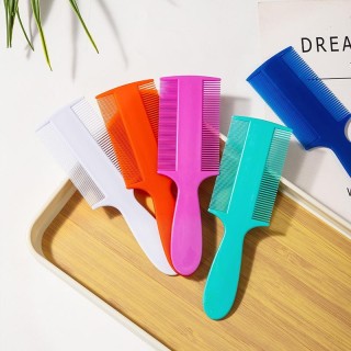 „Doppelseitiger Haustierkamm mit ultradichten feinen Zähnen, entfernt Flöhe und Schuppen, inklusive kindersicherem Griff“ grü